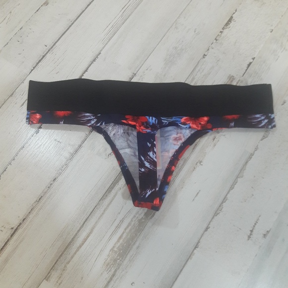 New VS Pink Logo Thong Navy Floral Red - Picture 3 of 3